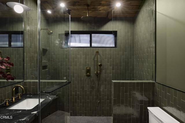 Detail Gallery Image 26 of 44 For 12406 La Maida St St, Los Angeles,  CA 91607 - 4 Beds | 4/1 Baths