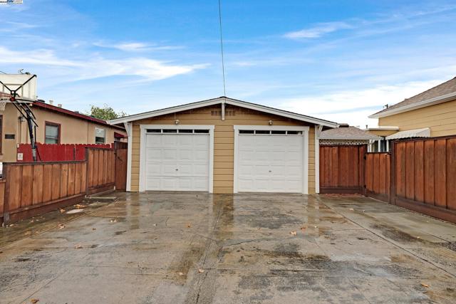 589 S M St, Livermore CA: https://media.crmls.org/mediaz/ba4df35e-6bd6-4953-9876-661a13b8a44b.jpg