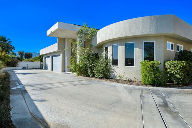 14 Stephen Terrace, Rancho Mirage CA: https://media.crmls.org/mediaz/ba4e49c3-7407-4f7c-89f6-2286cc3629e1.jpg