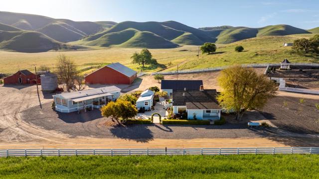 54800 Lonoak Road, King City CA: https://media.crmls.org/mediaz/ba4f8a0f-e4ef-4216-8406-63dfb2b9e894.jpg