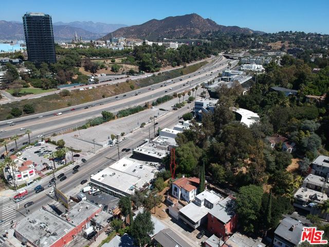 3643 Fredonia Drive, Los Angeles CA: https://media.crmls.org/mediaz/ba4fb97b-336d-4c4e-b3a5-241741a8c87e.jpg