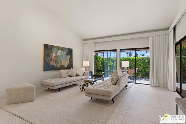 200 E Racquet Club Road #8, Palm Springs, CA 92262