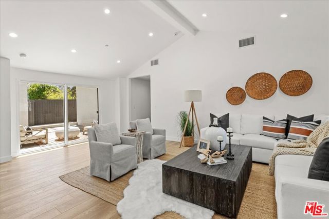 7901 Winsford Avenue, Los Angeles CA: https://media.crmls.org/mediaz/ba4fd789-7b96-4084-a1d0-eac49d9bd570.jpg