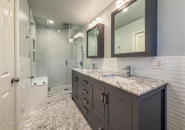 5470 Seine Court, Westlake Village CA: https://media.crmls.org/mediaz/ba4ff057-1a67-43ce-b356-185c276b2318.jpg