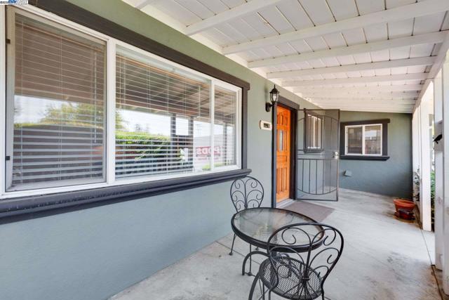 2515 Crystal Dr, Santa Clara CA: https://media.crmls.org/mediaz/ba500532-6e93-4240-b991-e50556824f5d.jpg