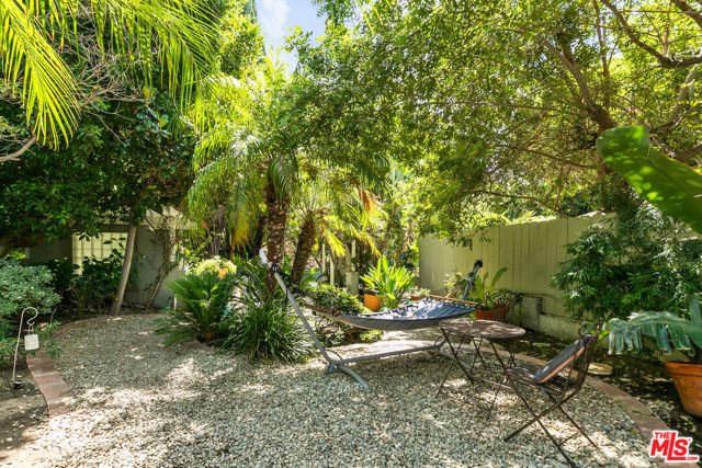1323 N OLIVE Drive, West Hollywood CA: https://media.crmls.org/mediaz/ba504dbb-7813-4068-857e-0f6818af7332.jpg