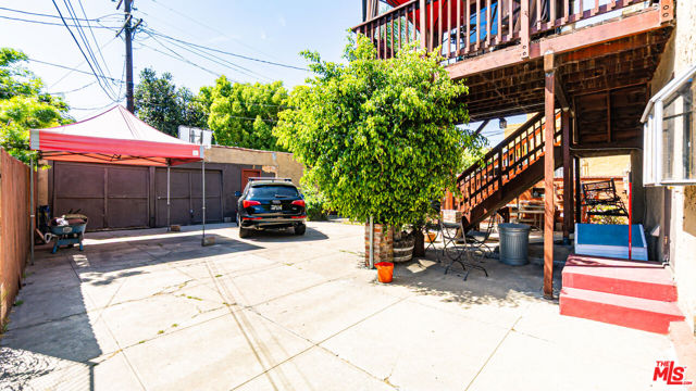 1277 S Orange Drive, Los Angeles CA: https://media.crmls.org/mediaz/ba50c6ea-44e4-4a4a-99ac-1aa56851e591.jpg