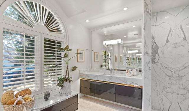 199 Kings Court, San Carlos CA: https://media.crmls.org/mediaz/ba510e79-35c2-4d94-b36a-fc01f36ef4e7.jpg
