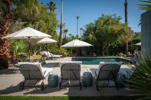1055 E Granvia Valmonte, Palm Springs CA: https://media.crmls.org/mediaz/ba512f2d-cd49-4f9c-a28f-b0282c36df5b.jpg