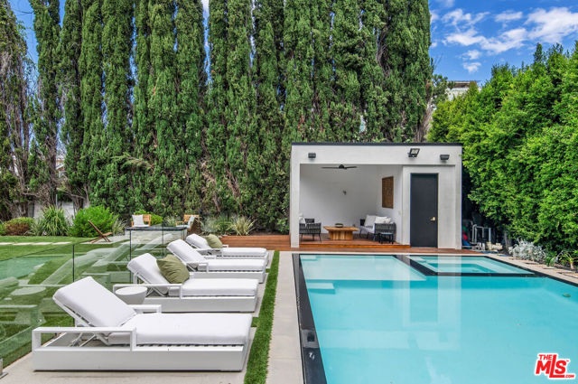 4544 Woodley Avenue, Encino CA: https://media.crmls.org/mediaz/ba515bcc-9692-4dac-baf4-5b72547ac395.jpg