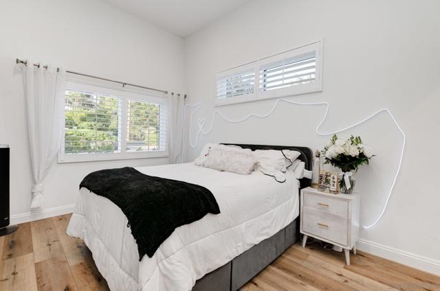 13555 Sagewood Dr, Poway CA: https://media.crmls.org/mediaz/ba518452-dfc4-4ac3-8817-ff060330ece4.jpg