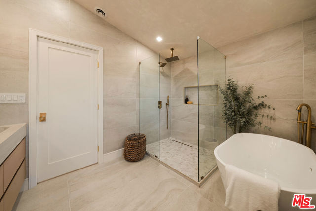 20877 Kelvin Place photo 17