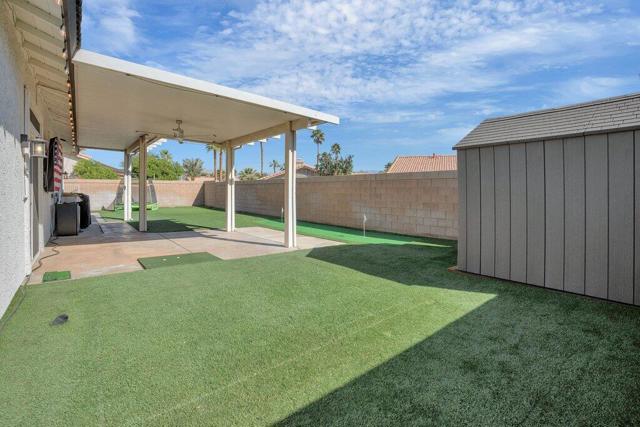 45180 Debbie Drive, La Quinta CA: https://media.crmls.org/mediaz/ba521d64-b995-4736-88be-2b1c54af095d.jpg