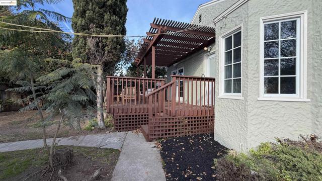 869 Lassen St, Richmond CA: https://media.crmls.org/mediaz/ba5239a5-aa78-49f0-b130-f1556073ea3b.jpg