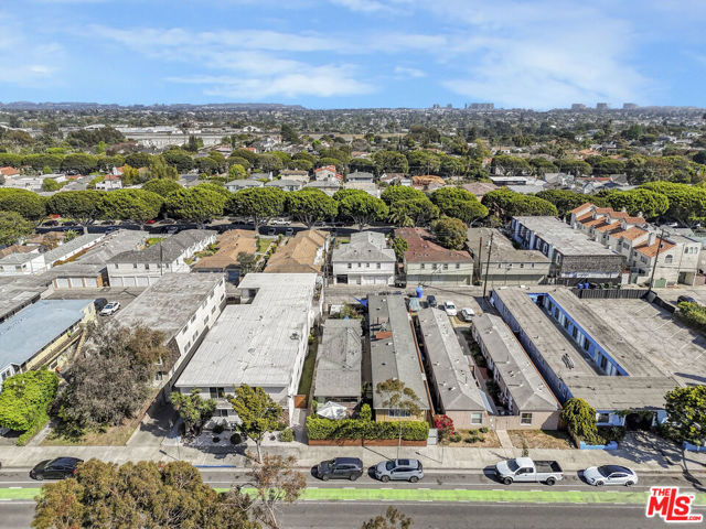 2404 Ocean Park Boulevard, Santa Monica CA: https://media.crmls.org/mediaz/ba526674-4053-466b-b3f3-94d92a5d1356.jpg