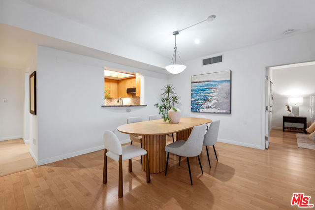 13600 Marina Pointe Drive, Marina del Rey CA: https://media.crmls.org/mediaz/ba52733f-765c-456c-8e4b-c122b0bfe8b7.jpg