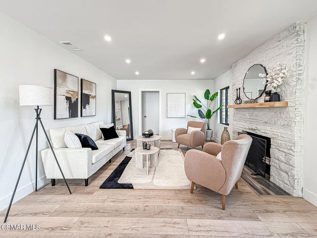 7530 Gaviota Avenue, Lake Balboa CA: https://media.crmls.org/mediaz/ba528ec4-4b8e-4eb8-895a-a495a72688b2.jpg