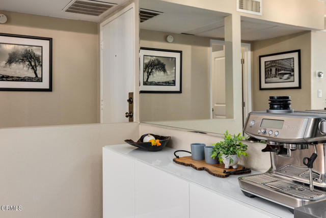 Detail Gallery Image 8 of 26 For 355 S Madison Ave #325,  Pasadena,  CA 91101 - 2 Beds | 2 Baths