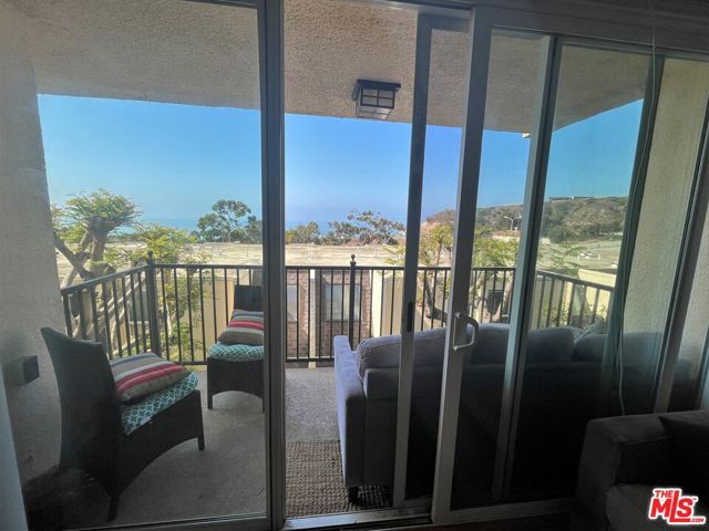 23901 Civic Center Way, Malibu CA: https://media.crmls.org/mediaz/ba531d66-eff6-4f39-a7d1-baec148749f0.jpg