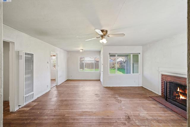 17472 Via Segundo, San Lorenzo CA: https://media.crmls.org/mediaz/ba533d50-e0fc-4b37-914e-c2766adf79a7.jpg