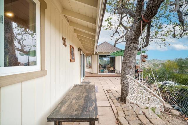 2719 Via Del Robles, Fallbrook CA: https://media.crmls.org/mediaz/ba5370ec-782b-4a58-a80c-fe15c81e5d6c.jpg