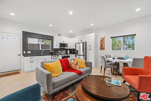 14916 Hesby Street, Sherman Oaks CA: https://media.crmls.org/mediaz/ba54b8d4-63e9-4be2-a91f-a9fd9720a507.jpg