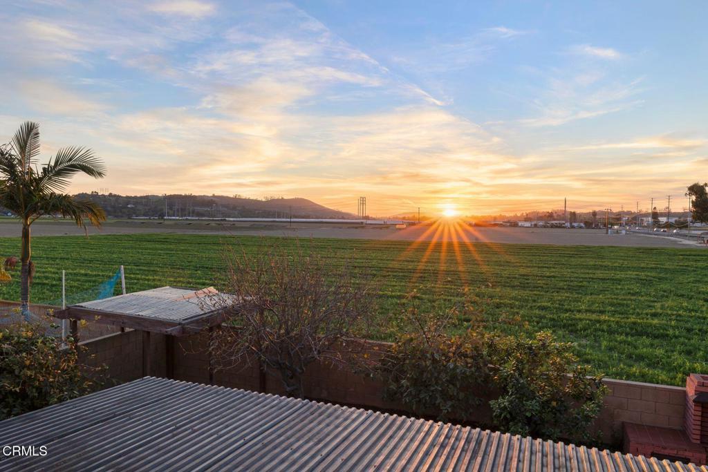 https://media.crmls.org/mediaz/ba54df9e-fa2b-4afa-8971-65b835d96120.jpg?preset=X-Large