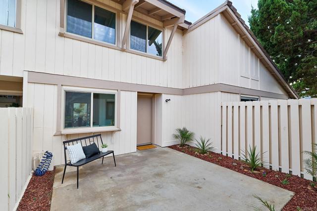 Detail Gallery Image 5 of 39 For 11364 Poblado Rd, San Diego,  CA 92127 - 2 Beds | 1/1 Baths