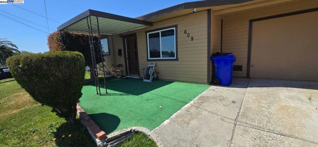 609 Banks Dr, Richmond CA: https://media.crmls.org/mediaz/ba557a7c-5be8-42d7-a59c-fe85ed7c8979.jpg