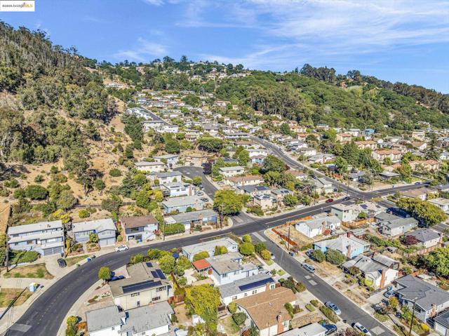 7231 Plank Ave, El Cerrito CA: https://media.crmls.org/mediaz/ba559d0f-61e2-4b1c-98e1-9b6e96576521.jpg