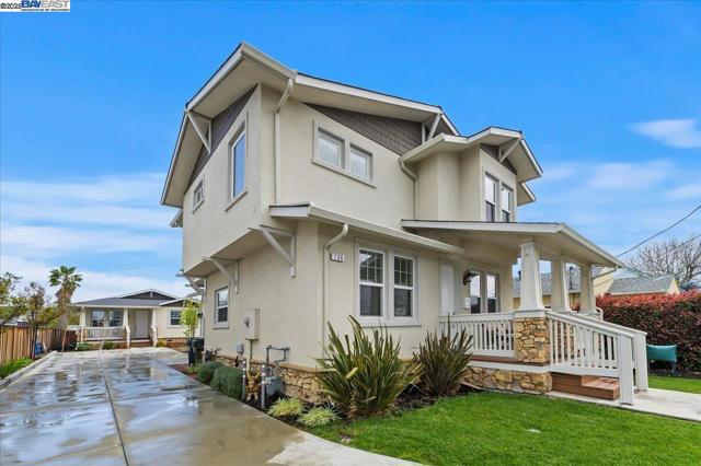 736 N P St, Livermore CA: https://media.crmls.org/mediaz/ba55f8b1-3386-43e3-a8b4-bf3072ae61c9.jpg