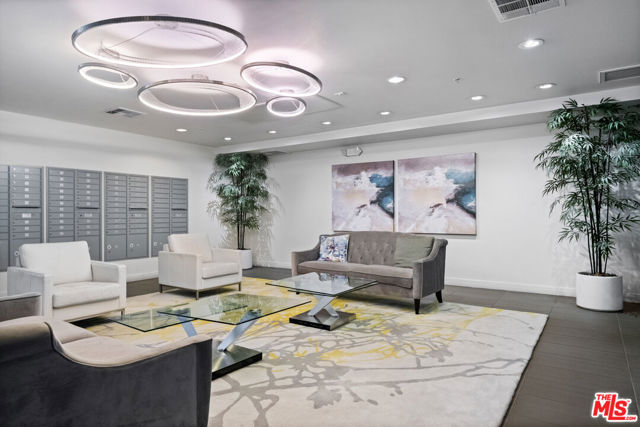436 S Virgil Avenue, Los Angeles CA: https://media.crmls.org/mediaz/ba562ffc-12ef-490a-b472-f386e50f38d4.jpg