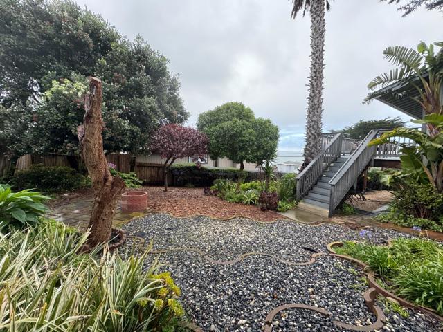 304 12th Street, Montara CA: https://media.crmls.org/mediaz/ba563e0b-ab46-4981-a473-ef60248f92b6.jpg