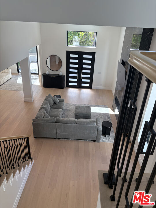 10520 Ashton Avenue, Los Angeles CA: https://media.crmls.org/mediaz/ba566b7d-4b52-4915-a9c9-66d3a78667d0.jpg