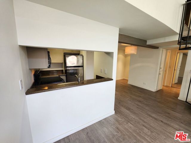 1440 Veteran Avenue, Los Angeles CA: https://media.crmls.org/mediaz/ba568418-c8ef-4205-ab4f-d2613fccbd56.jpg