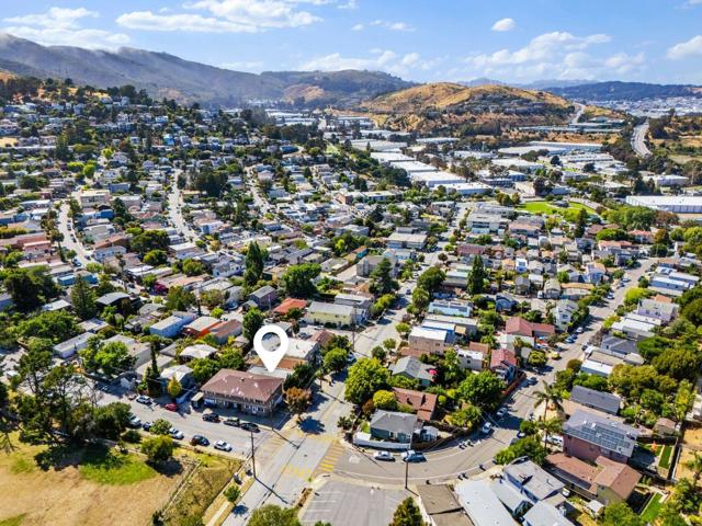 460 San Bruno Avenue, Brisbane CA: https://media.crmls.org/mediaz/ba569954-4bf6-41b6-b064-229b438543ad.jpg