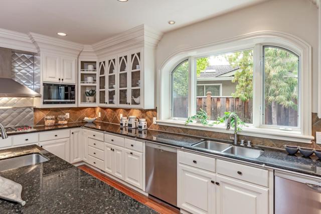 941 Berry Avenue, Los Altos CA: https://media.crmls.org/mediaz/ba573a04-ff6f-4240-a33b-6a5b1bc92d02.jpg