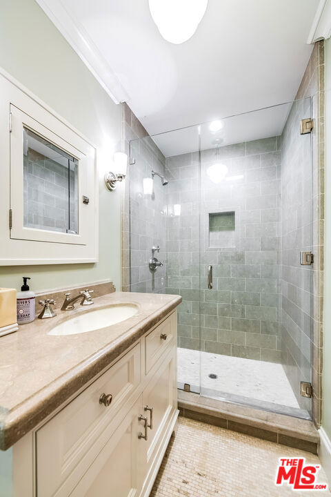 334 S Westgate Avenue, Los Angeles CA: https://media.crmls.org/mediaz/ba579d58-efc5-4c6c-b75b-51e7a5b71012.jpg