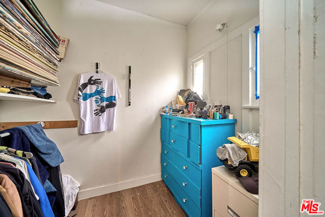 1259 S Bronson Avenue, Los Angeles CA: https://media.crmls.org/mediaz/ba581990-d98c-4037-9087-75f8304f161a.jpg