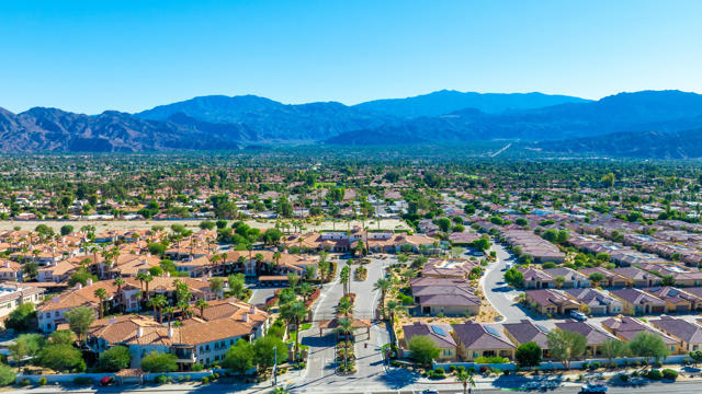 2701 Via Calderia, Palm Desert CA: https://media.crmls.org/mediaz/ba58b706-0024-4294-9288-ff567832b526.jpg