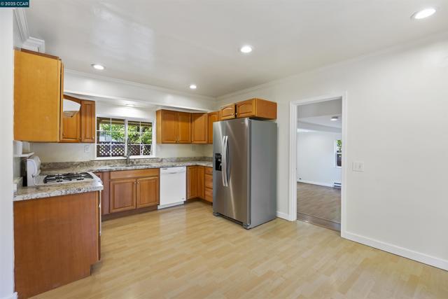 828 Bancroft Rd, Walnut Creek CA: https://media.crmls.org/mediaz/ba58db62-b2f4-483c-bb46-7dea089beb3f.jpg