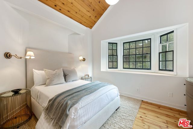 19159 Rosita Street, Tarzana CA: https://media.crmls.org/mediaz/ba58fd89-50cf-4d18-9943-3df3a6e60f8f.jpg