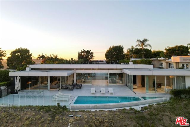 1620 Carla, Beverly Hills CA: https://media.crmls.org/mediaz/ba5998fb-599d-466f-a8df-cfa6e8ba753f.jpg