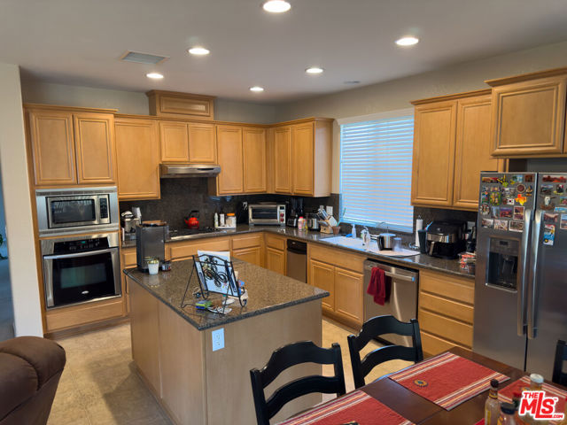 6234 W Avenue J11, Lancaster CA: https://media.crmls.org/mediaz/ba59e0a5-0c85-4b5e-a9b8-298af0c6d1a6.jpg