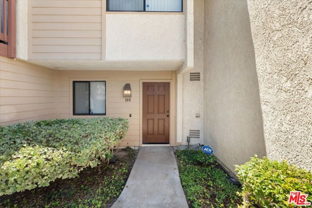 5720 Owensmouth Avenue, Woodland Hills CA: https://media.crmls.org/mediaz/ba59f0cc-b0eb-4fee-be7e-275aac1f2831.jpg