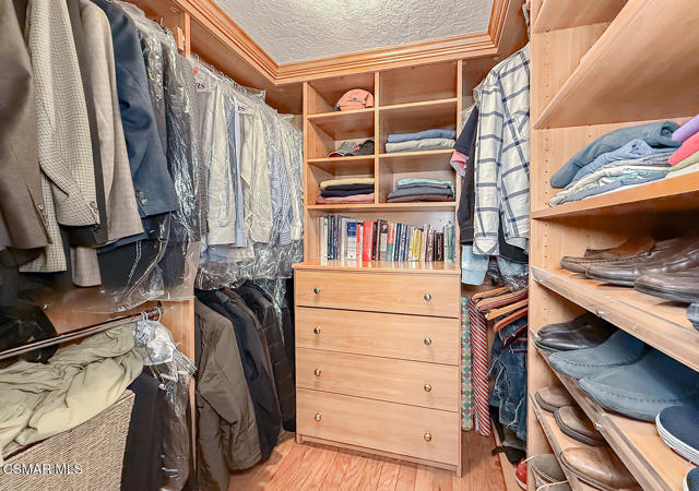16030 Moorpark Street, Encino CA: https://media.crmls.org/mediaz/ba5a1e8c-4687-47c6-a655-38905235ca71.jpg