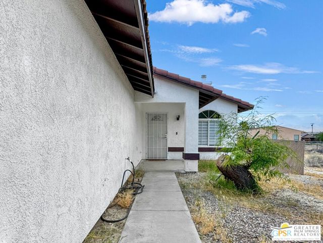 16653 Bubbling Wells Road, Desert Hot Springs CA: https://media.crmls.org/mediaz/ba5ade5e-6ff8-46db-9298-d7ca56294579.jpg