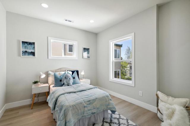 252 Euclid Avenue, Oakland CA: https://media.crmls.org/mediaz/ba5afa77-4b70-499e-9891-2099d24a43fa.jpg