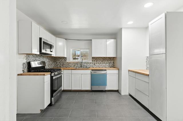 5001 W Florida Avenue, Hemet CA: https://media.crmls.org/mediaz/ba5b2782-68f9-4847-919d-cb83405854f5.jpg