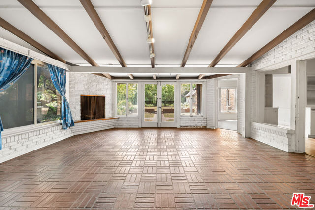 443 S June Street, Los Angeles CA: https://media.crmls.org/mediaz/ba5b5233-df2f-4a69-9f31-41a88bd906e1.jpg